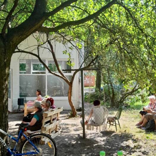 Dzicy Ogrodnicy- strefa wypoczynku przy Bibliotece Tatarak