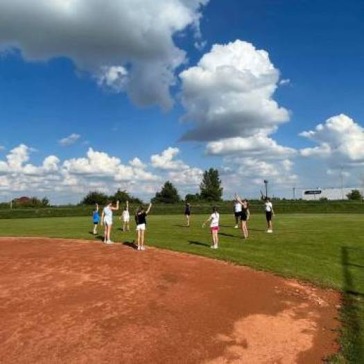 Organizacja szkolenia dziewcząt w softballu w 2022r.